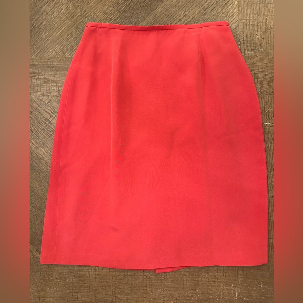 Josephine Chaus Red 100% Silk Skirt size 6 fully lined.